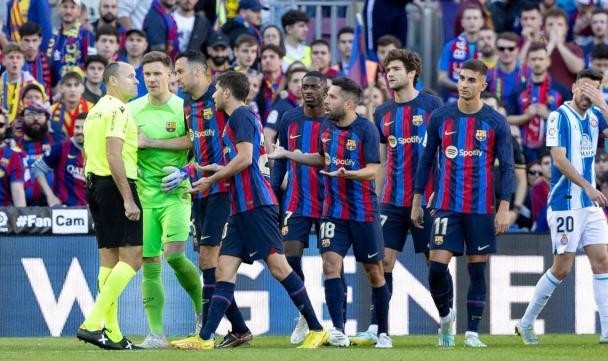 yl23455永利中国有限公司-巴萨世界杯后首战足球不够，拉奥斯强行加戏来凑