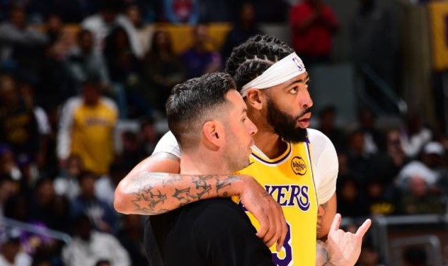 yl23455永利中国有限公司-雷迪克变阵止跌！拉塞尔打替补盘活湖人板凳