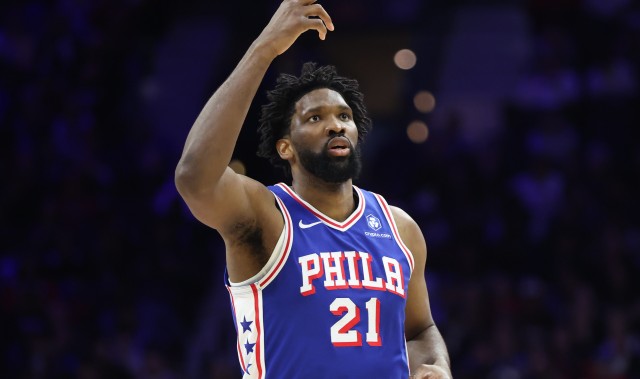 值得表扬！恩比德本赛季出战20场比赛 已超越上赛季